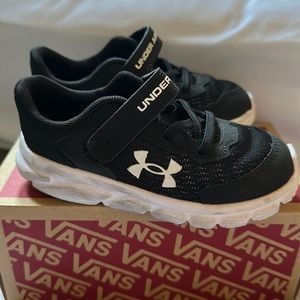 Under Armour size 8k shoes